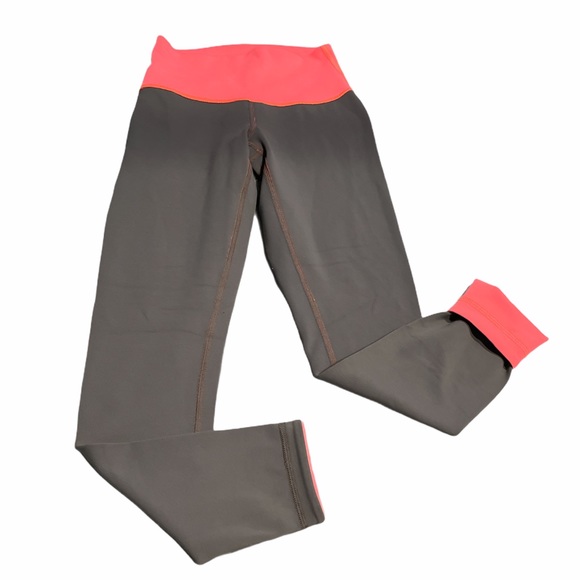 Lululemon High Times Reversible Pants. Size 2 - Picture 9 of 11